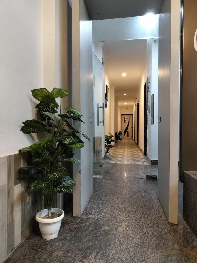 Hotel Clink New Delhi Airport Extérieur photo