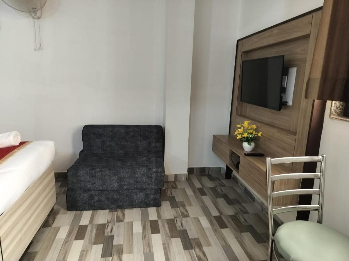 Hotel Clink New Delhi Airport Extérieur photo