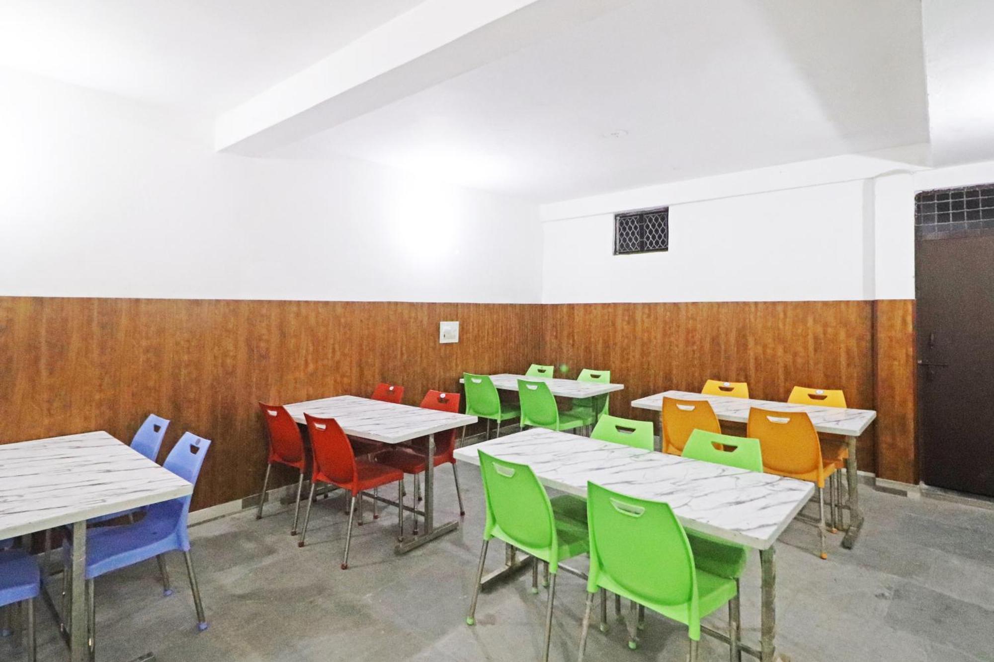 Hotel Clink New Delhi Airport Extérieur photo