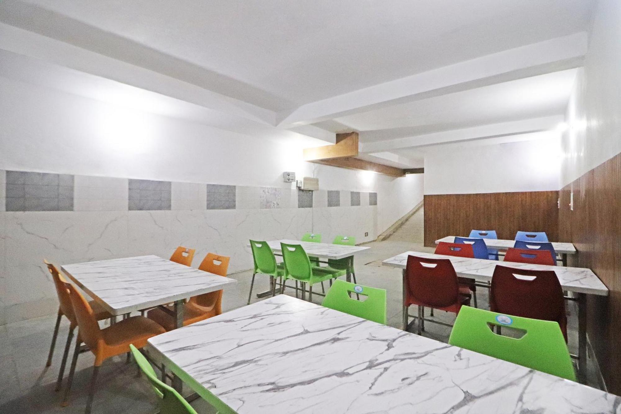 Hotel Clink New Delhi Airport Extérieur photo