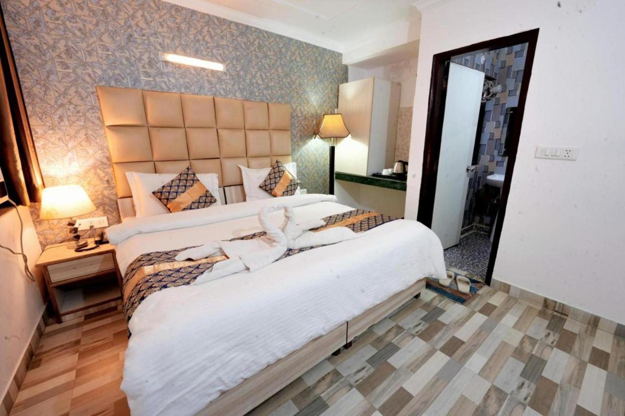 Hotel Clink New Delhi Airport Extérieur photo