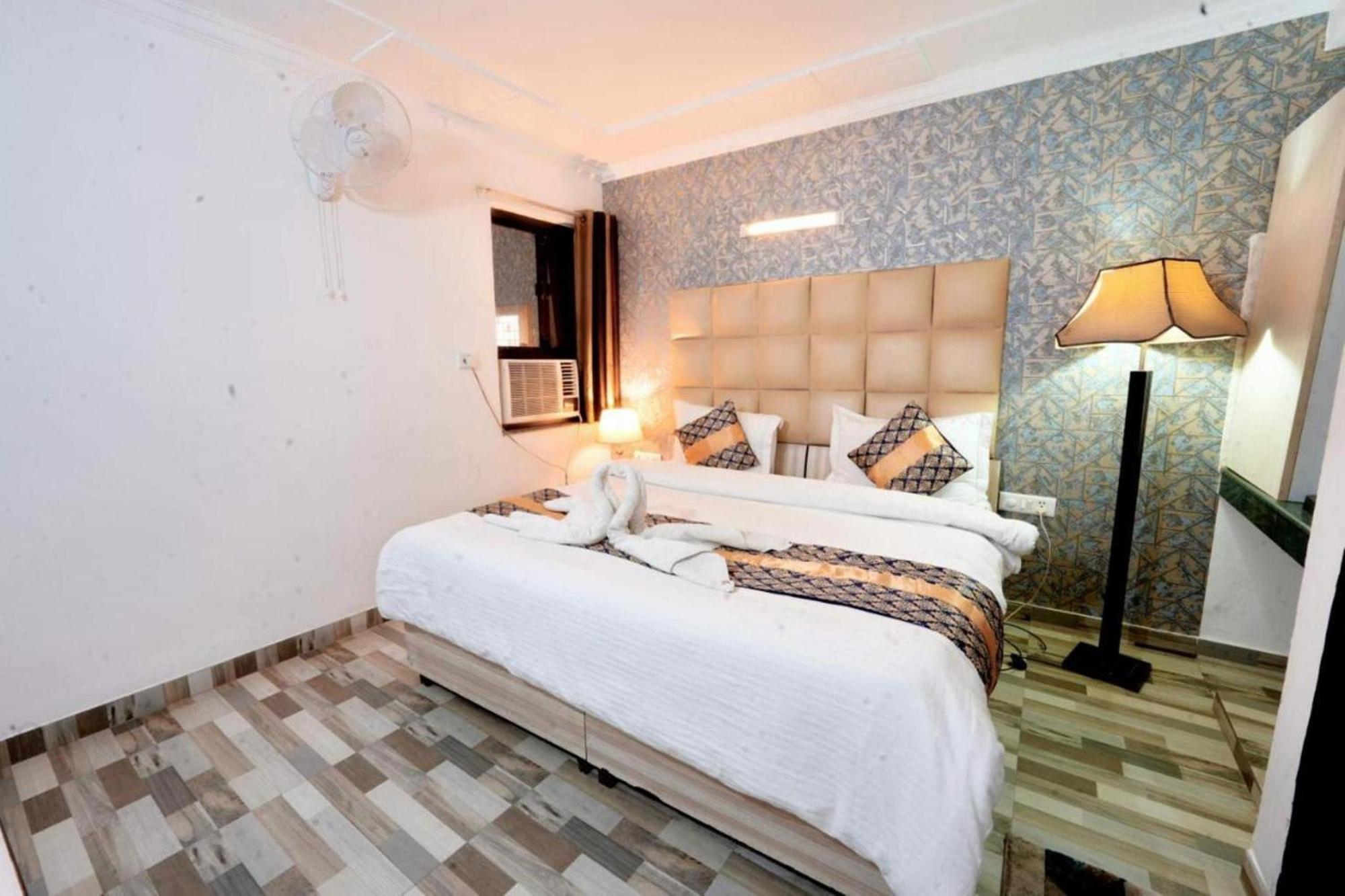 Hotel Clink New Delhi Airport Extérieur photo