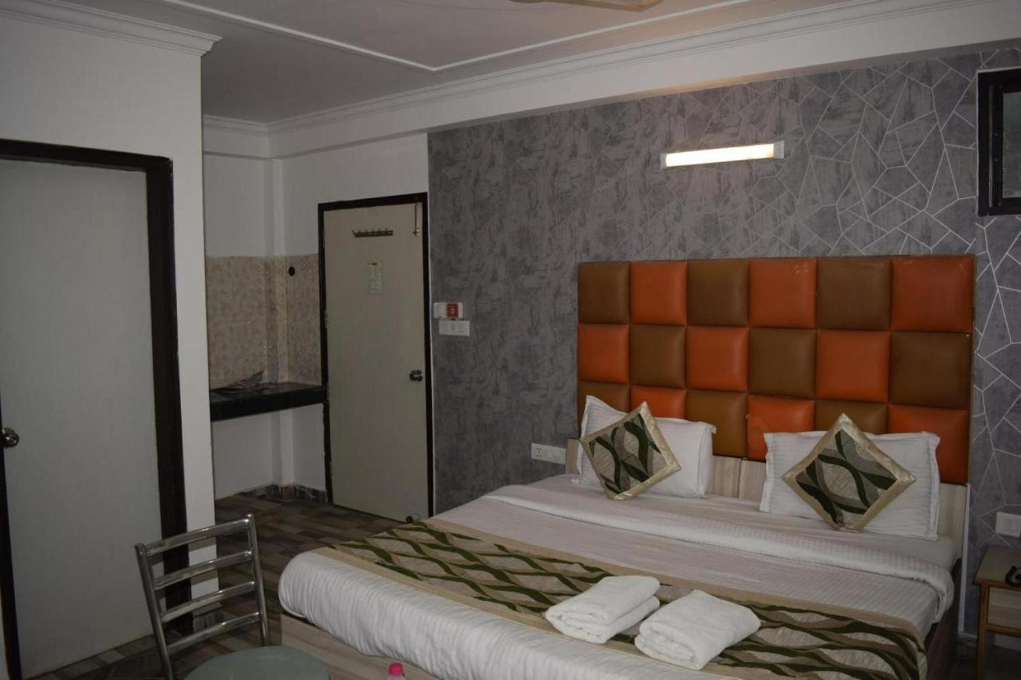Hotel Clink New Delhi Airport Extérieur photo
