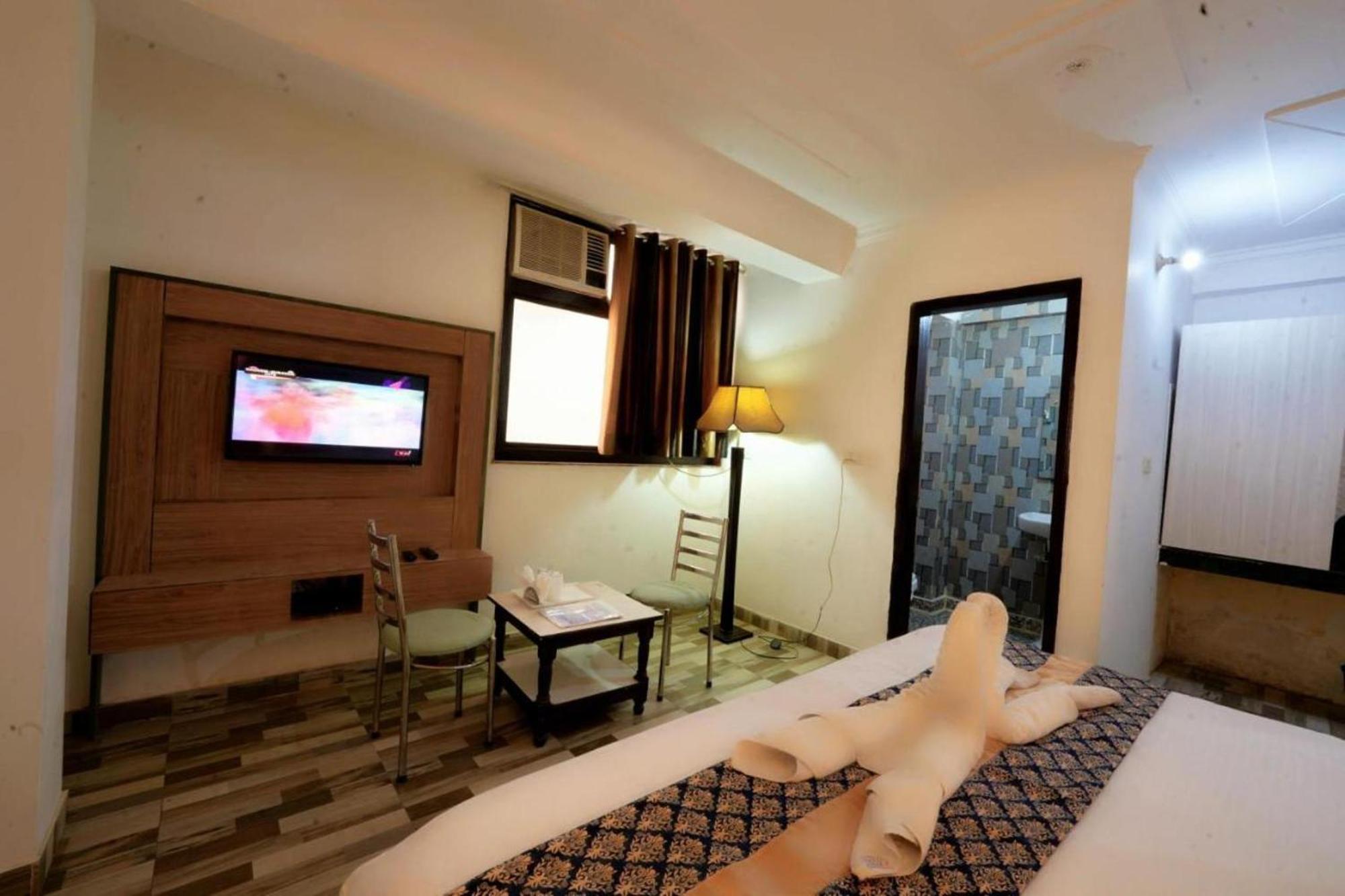 Hotel Clink New Delhi Airport Extérieur photo