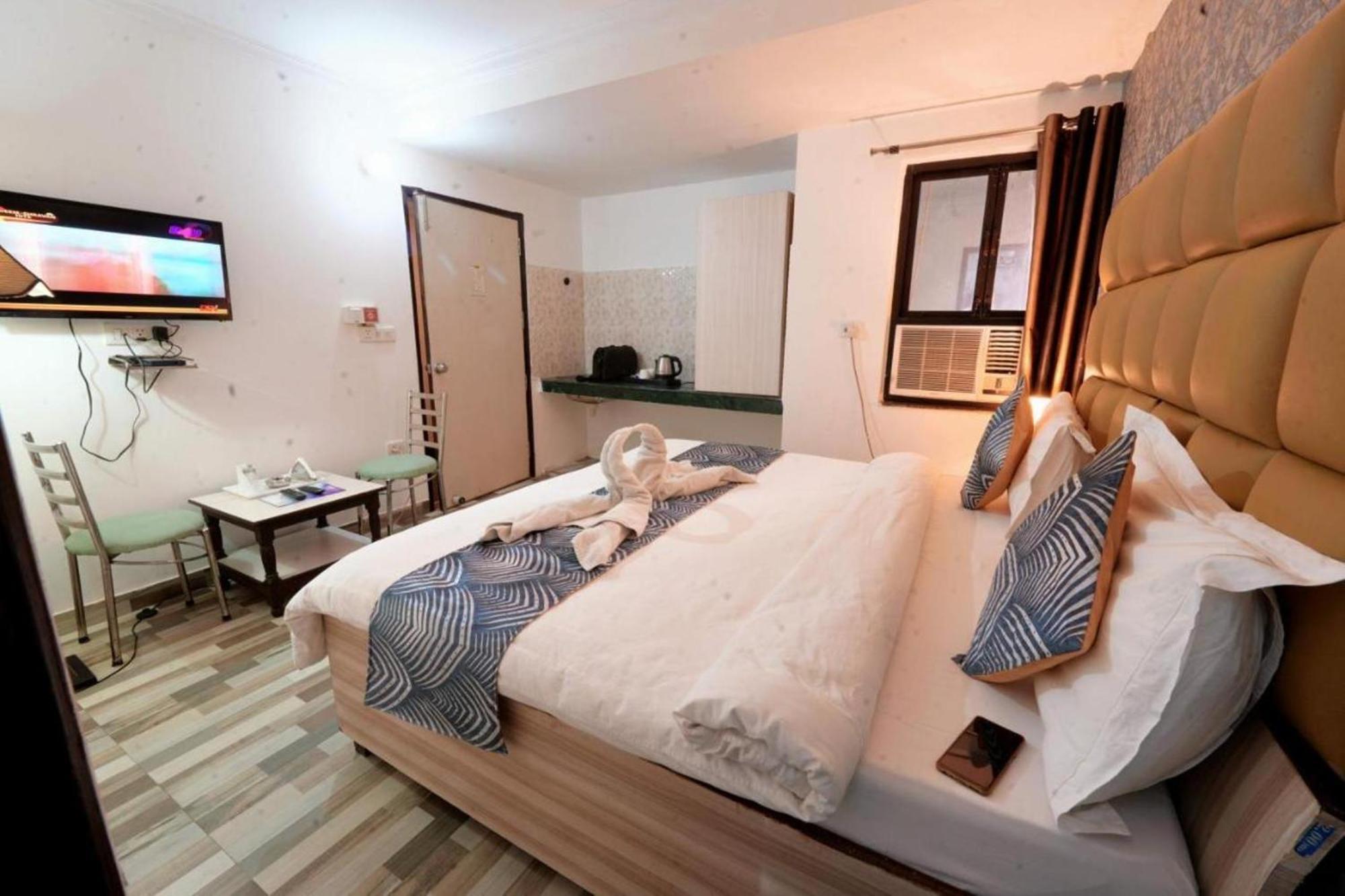 Hotel Clink New Delhi Airport Extérieur photo