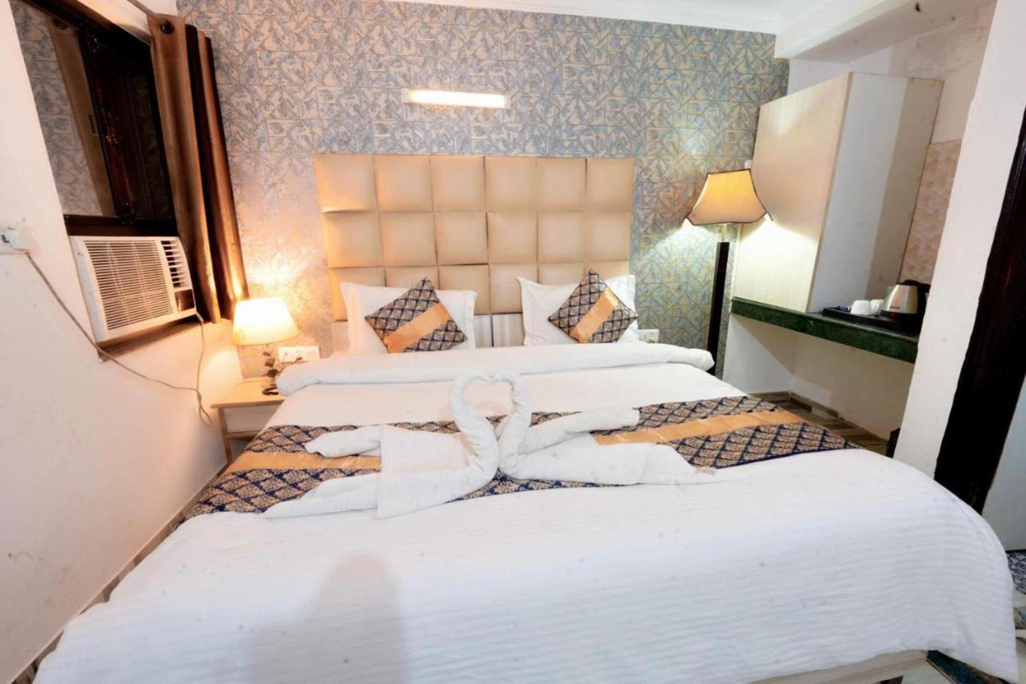 Hotel Clink New Delhi Airport Extérieur photo