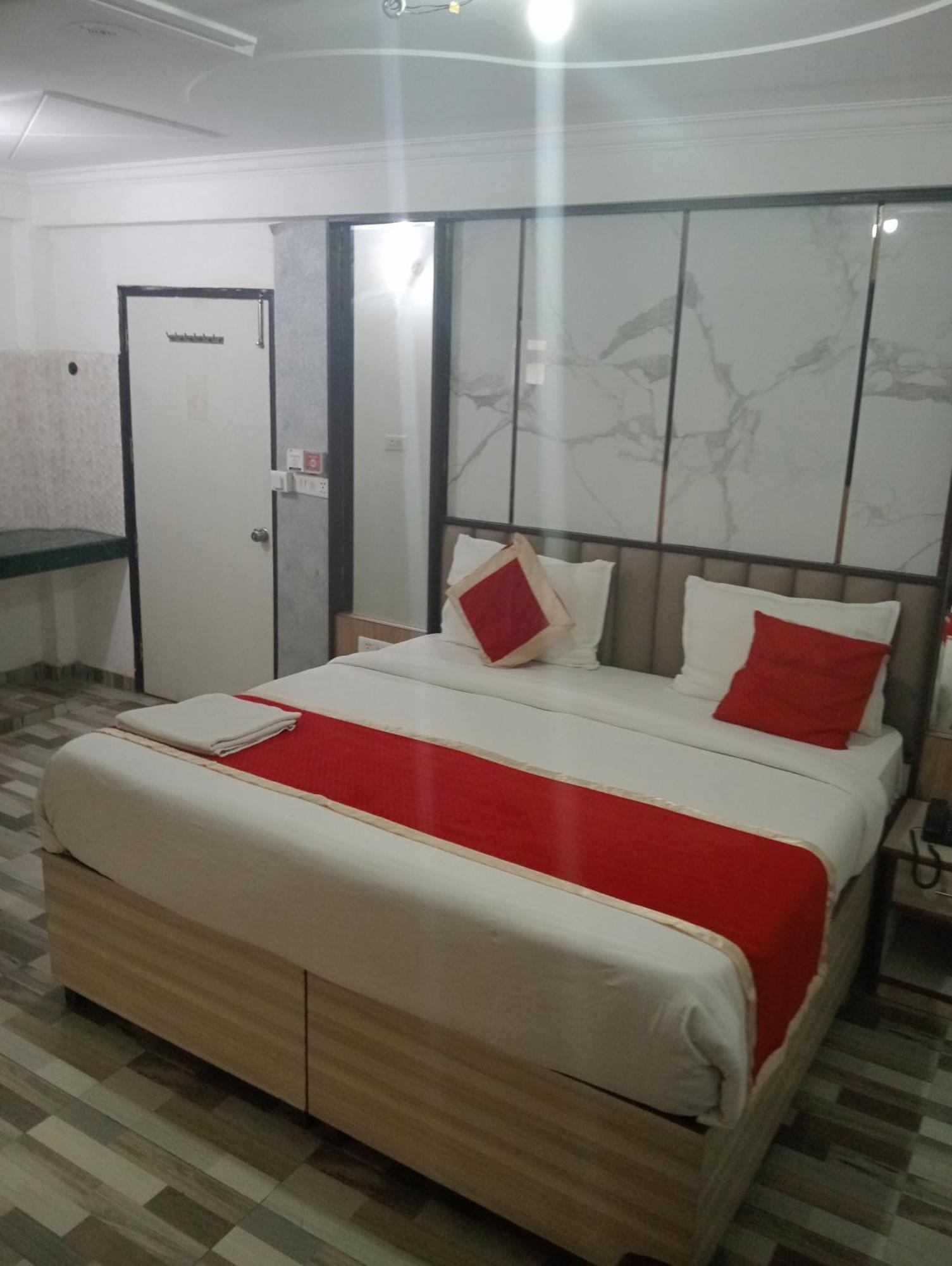 Hotel Clink New Delhi Airport Extérieur photo