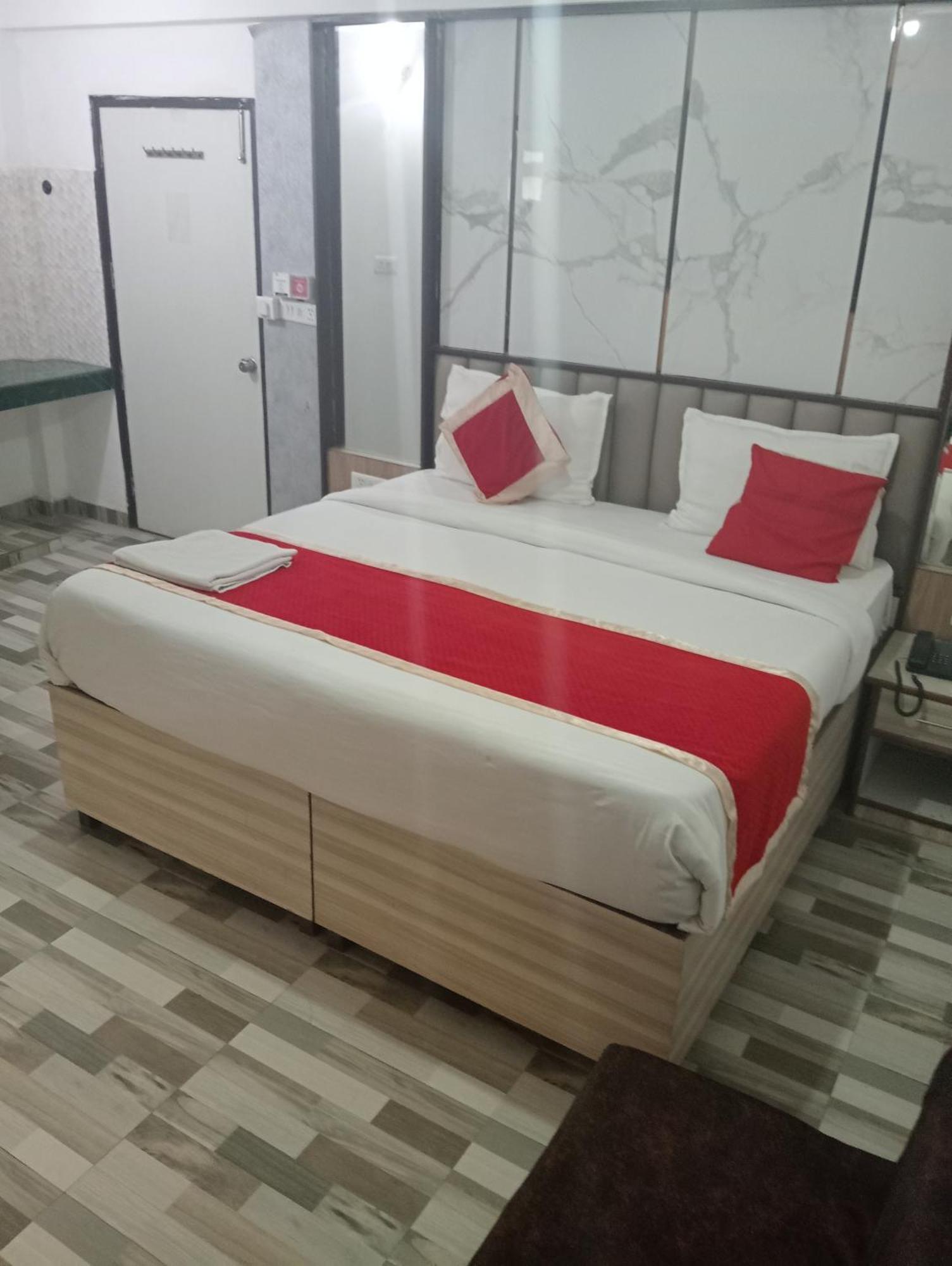 Hotel Clink New Delhi Airport Extérieur photo