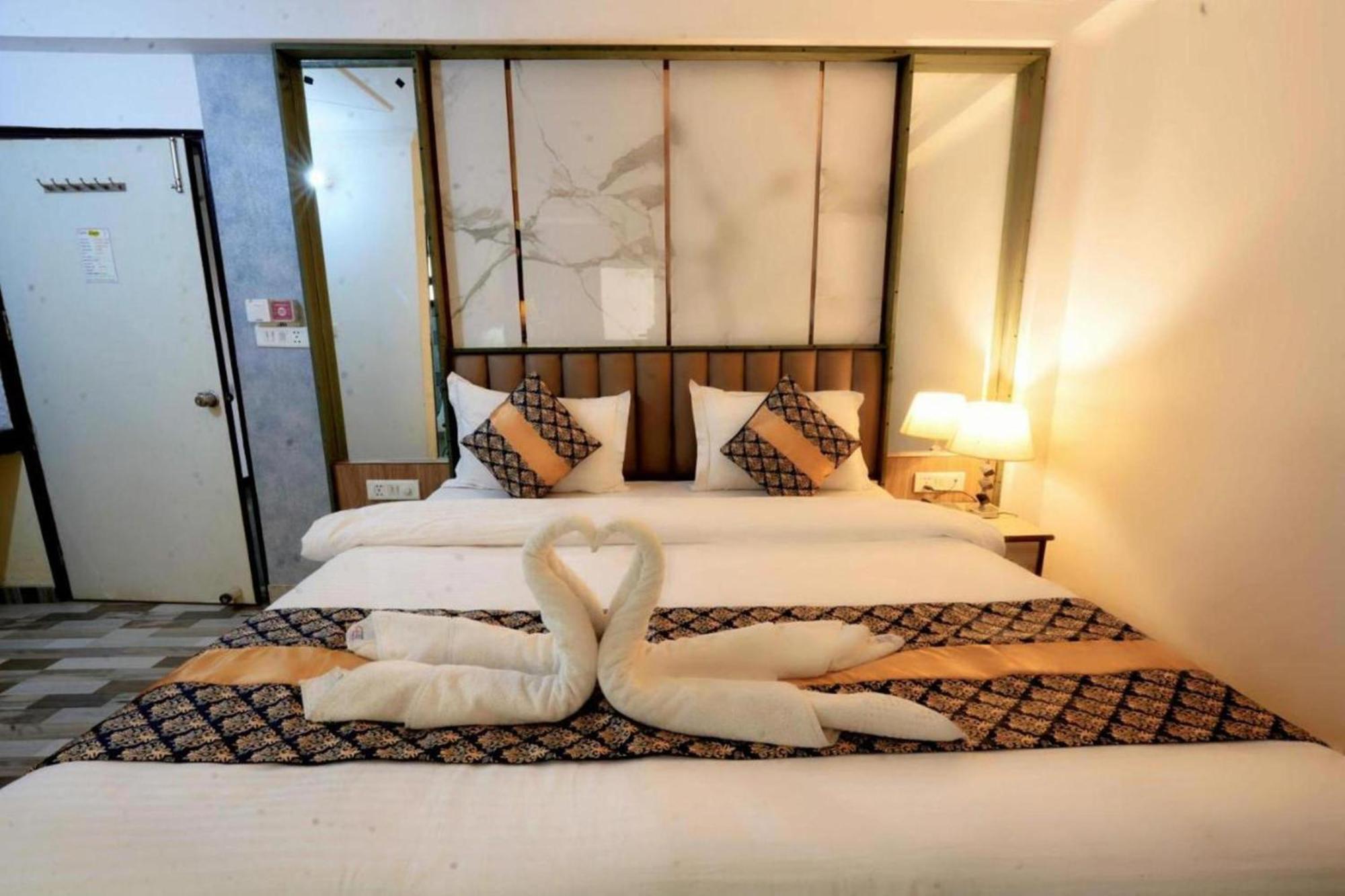 Hotel Clink New Delhi Airport Extérieur photo