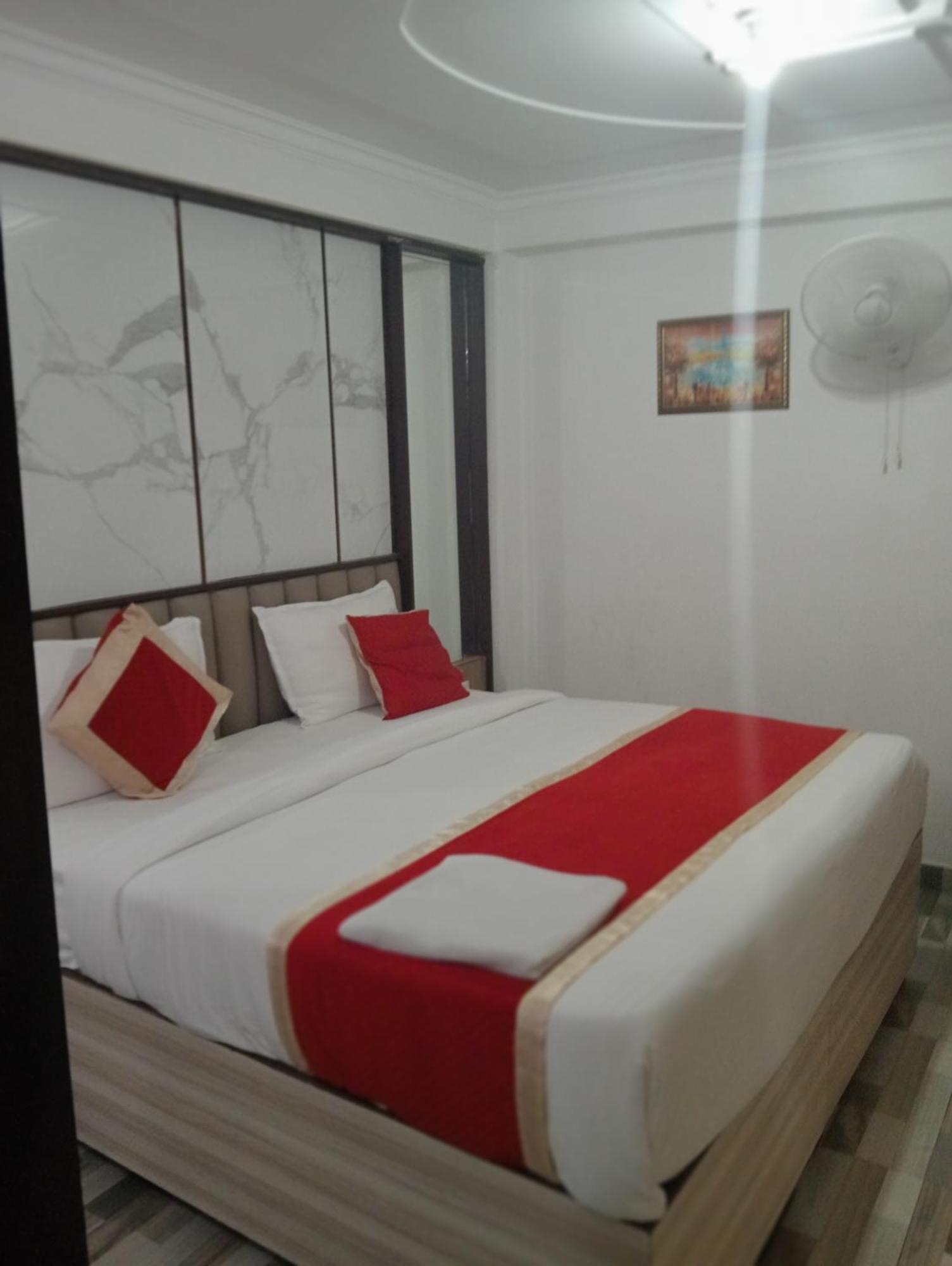 Hotel Clink New Delhi Airport Extérieur photo