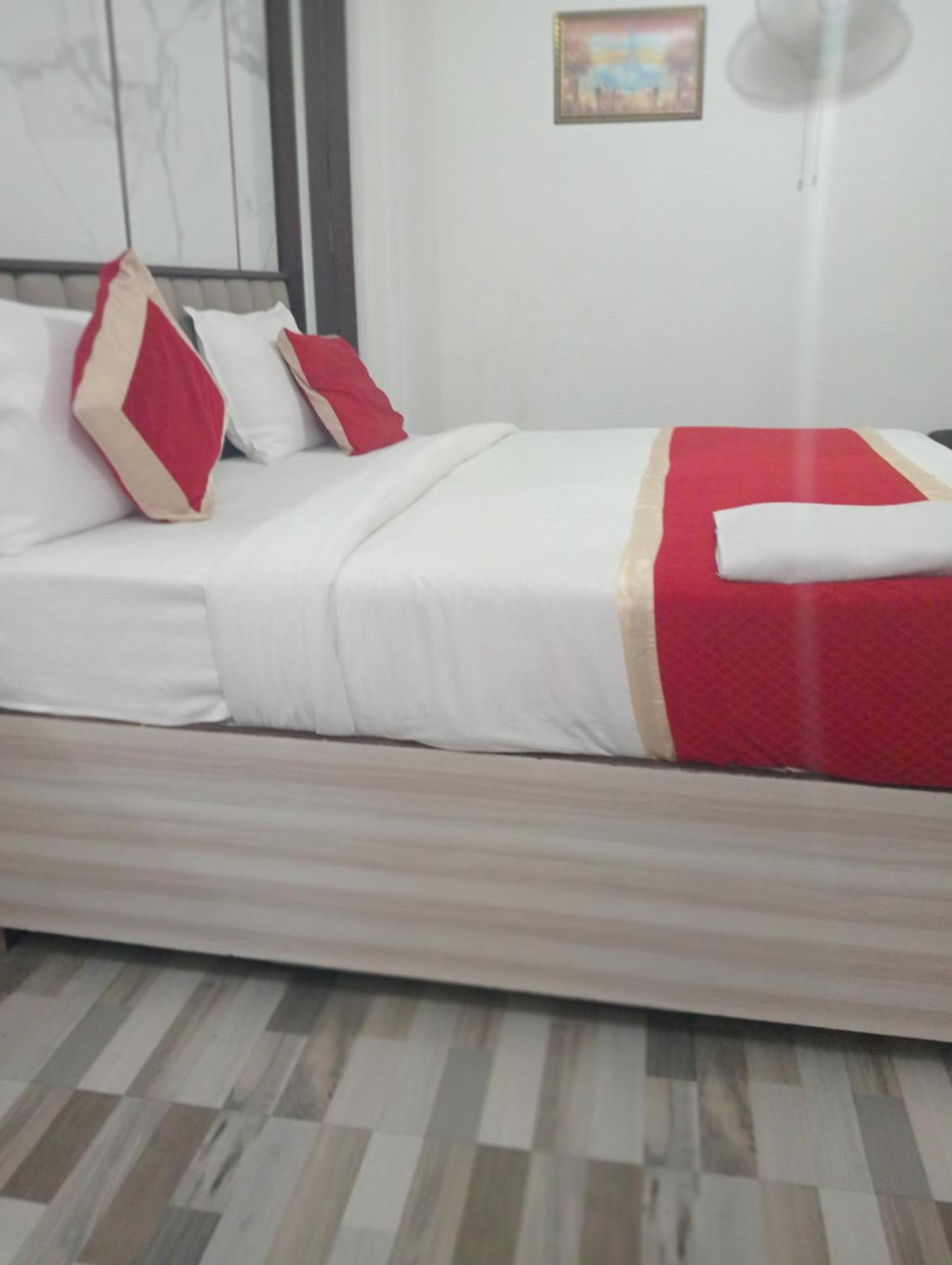 Hotel Clink New Delhi Airport Extérieur photo