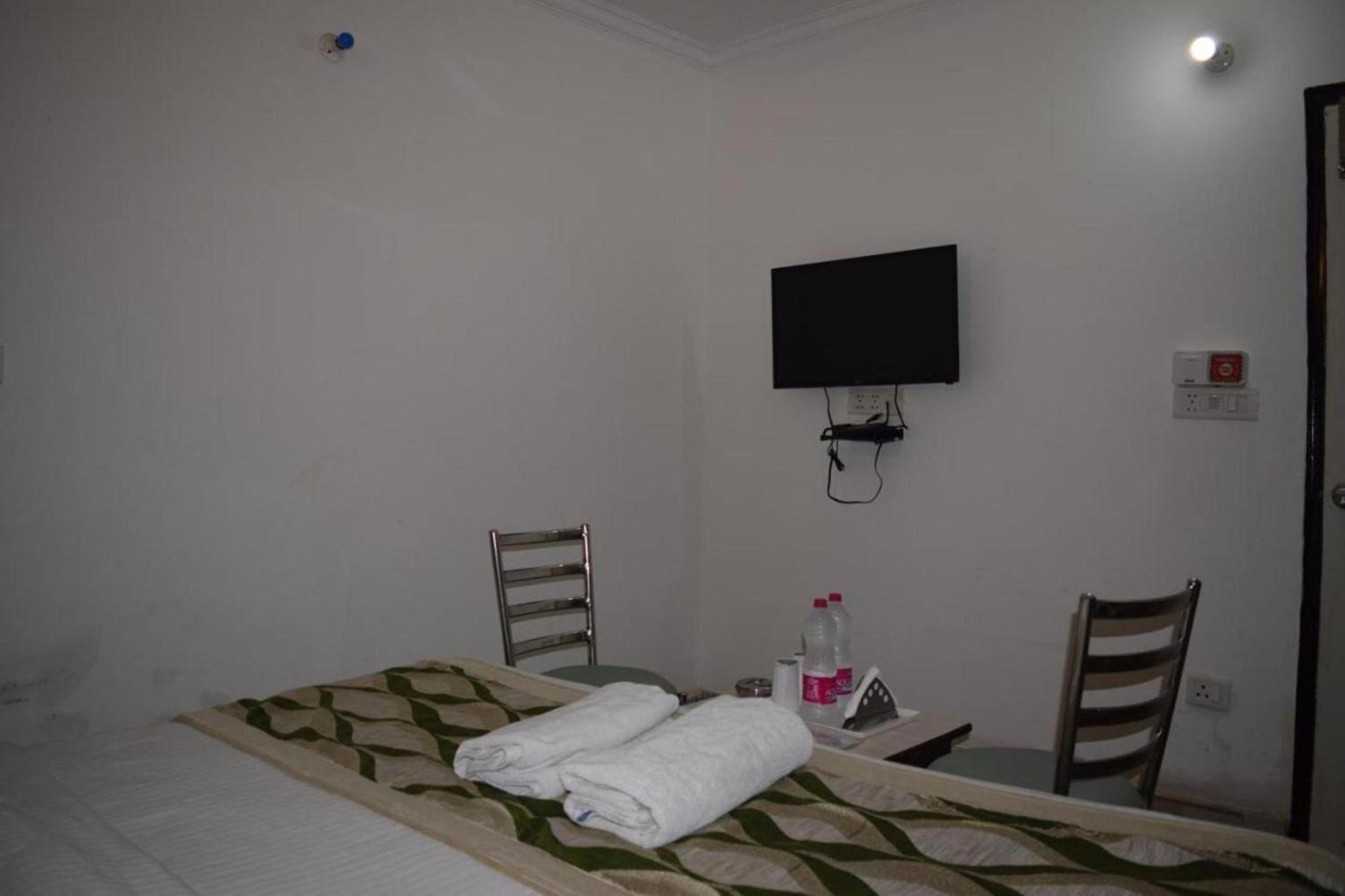 Hotel Clink New Delhi Airport Extérieur photo