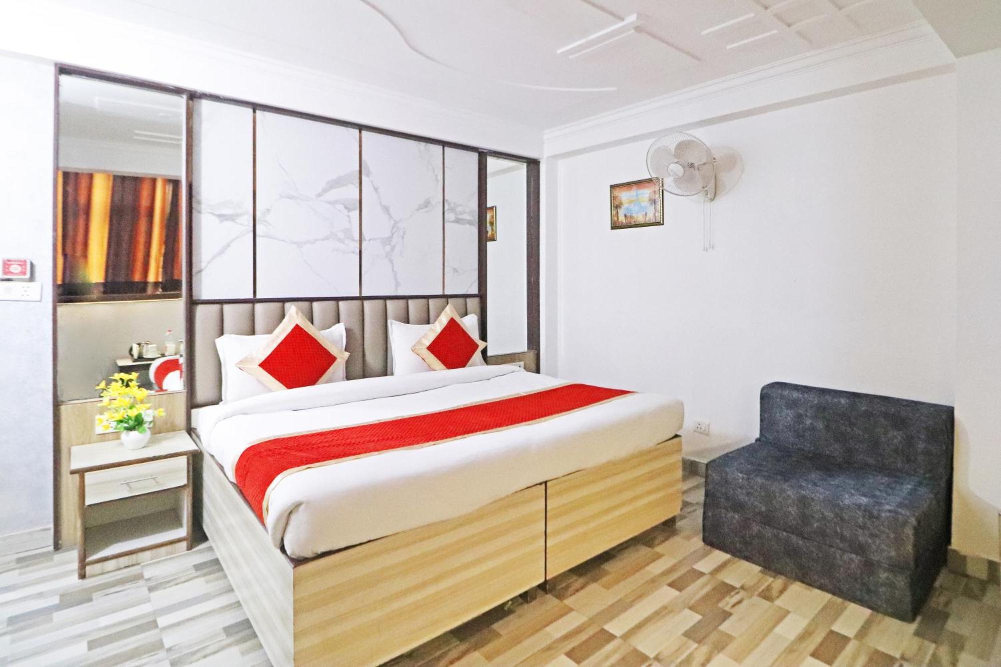 Hotel Clink New Delhi Airport Extérieur photo