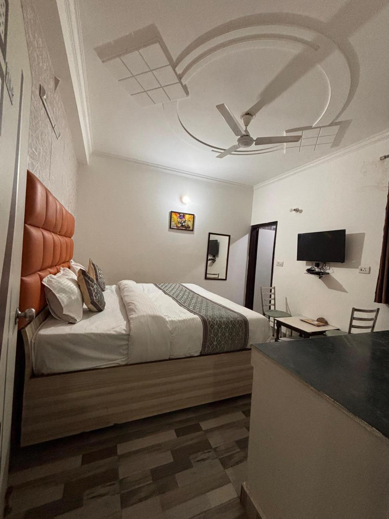 Hotel Clink New Delhi Airport Extérieur photo
